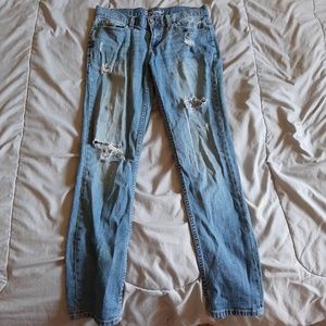 Kylie Boyfriend Ripped Jeans